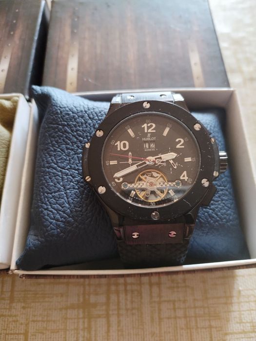 Продавам Мъжки Часовник.