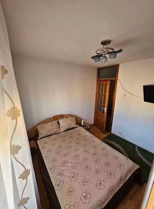 Închiriez apartament decomandat cu 2 camere
