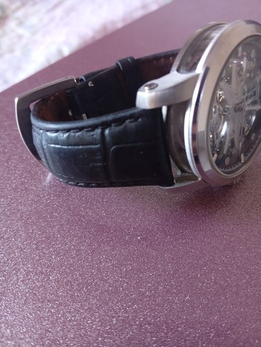 Продам часы срочно