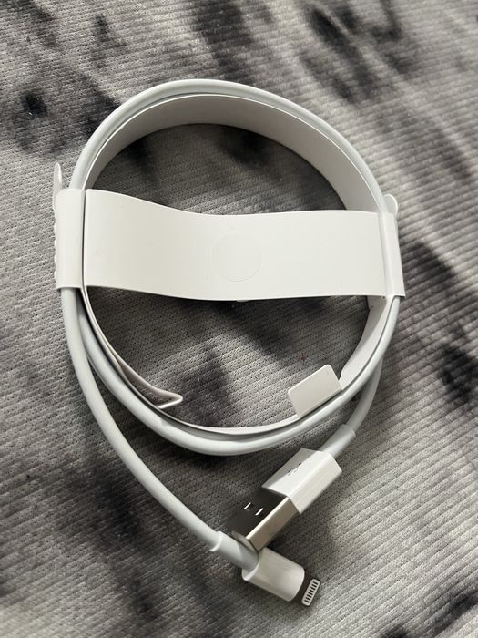 Шнур USB-lightning оригинал, остался от iphone 13