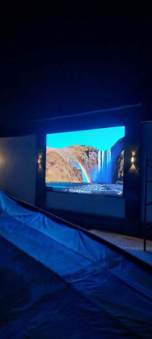 Led ekran siz istagan o'lchamda.