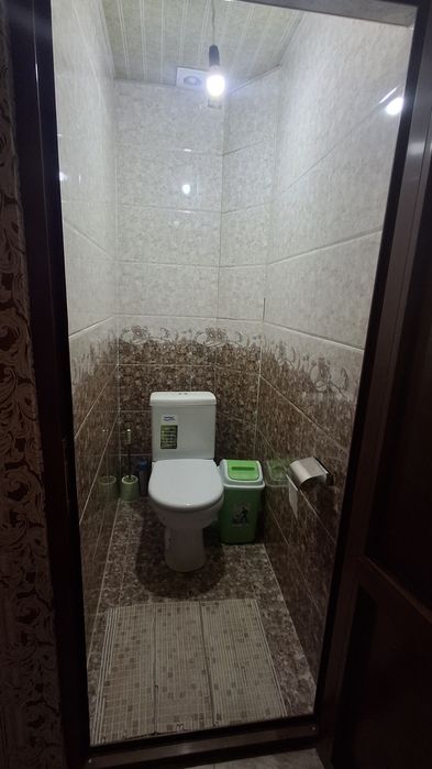 Жиззах шахар Ором бозори рупарасида 2 хонали уй сотилади