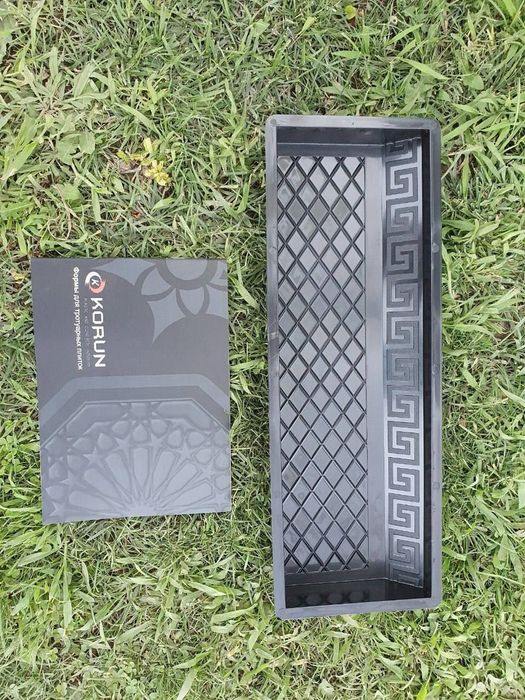 Люк, колодец, бордюр и лоток