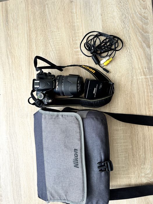 Nikon D3200 si oblietiv Nikon 18-105 DX VR