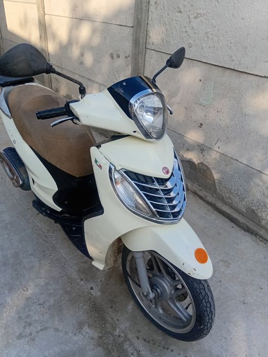 Vând scuter malaguti