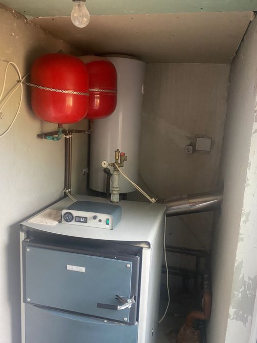 Vând centrală pe lemne Bosch stare de funcționare perfectă