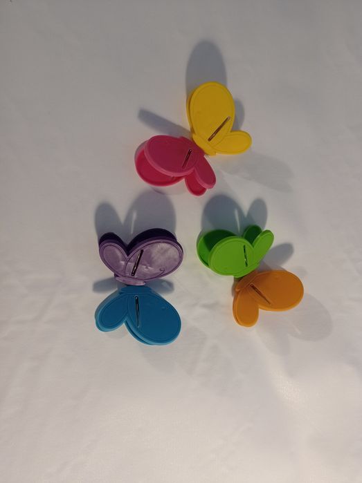 Продавам декоративни цветни щипки