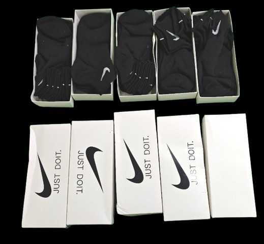 Оригинални чорапи Nike.