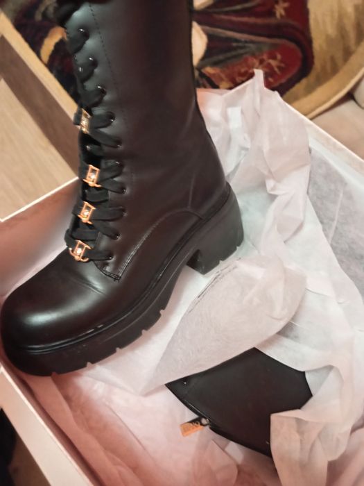 Продавам нови боти JIO. JO