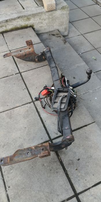 Теглич оригинален за Тойота РАВ 4