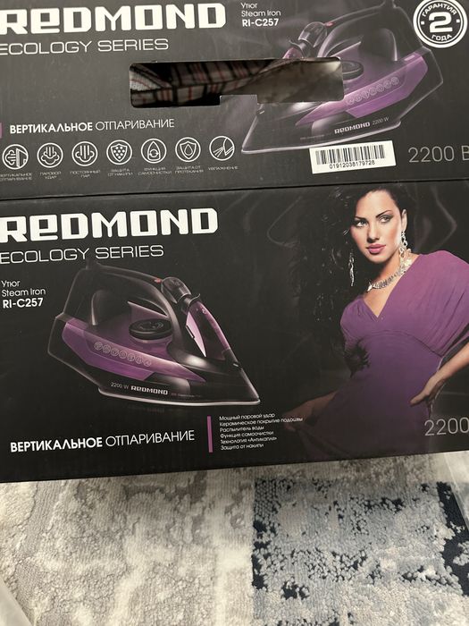 Утюг Redmond RI-C257 паровой