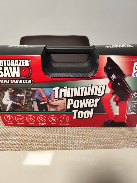 Fierăstrău electric