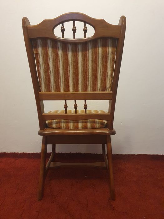 10 scaune elegante din lemn masiv (fag), tapițate, în Piatra Neamț