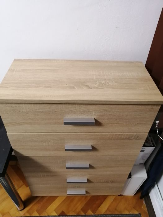 Vand comoda cu 5 sertare