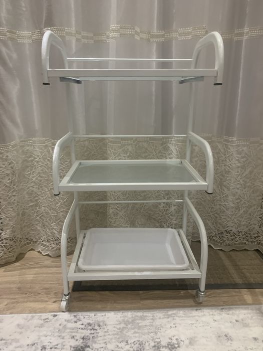 Продается парикмахерская помощница новая 2 шт.