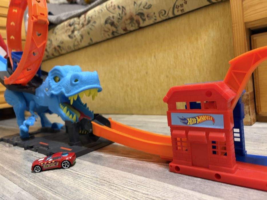 Писта за игра динозавър Hotwheels