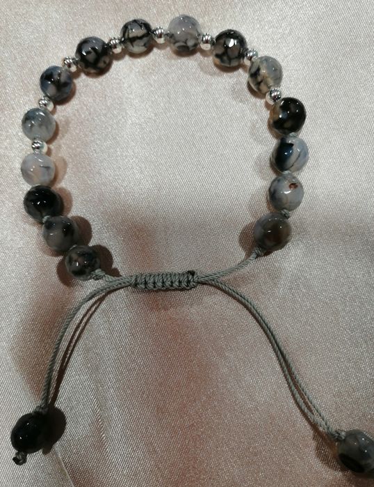 Vând brățari noi, din pietre naturale și biluțe argint, pentru femei