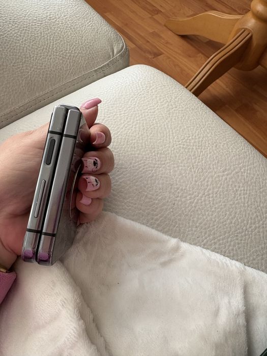 Самсунг z  флип 5  работи