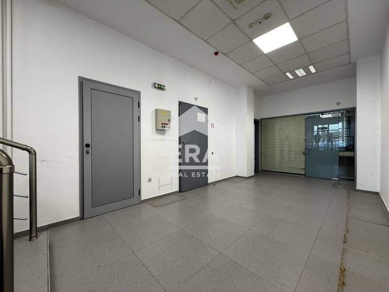 Търговски обект под наем на централна локация в кв. Надежда