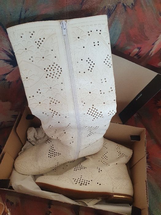 Дамски сандали и летни ботуши