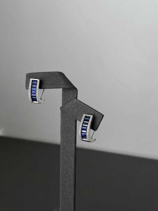 Золотые серьги с сапфирами и бриллиантами