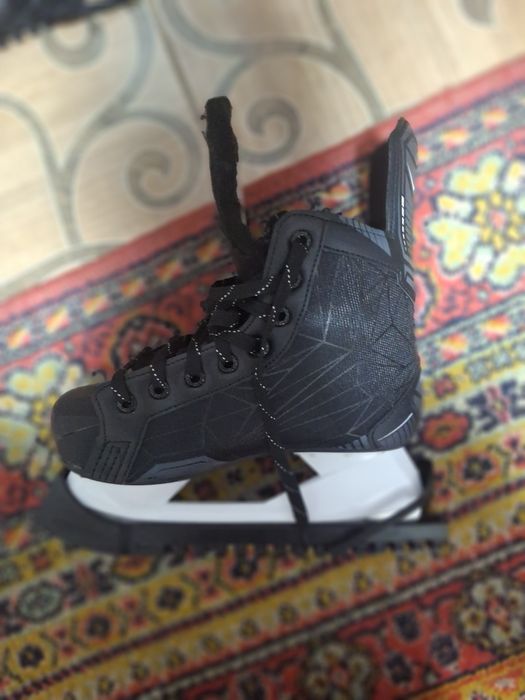 Хоккейные коньки и сумка