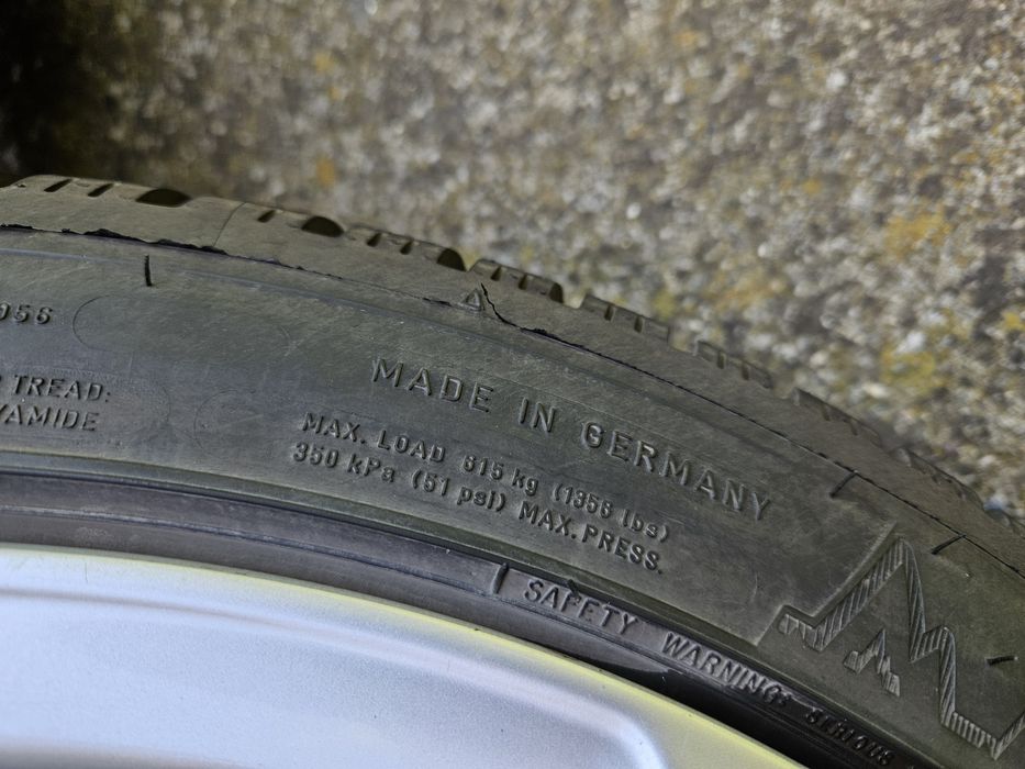 Перфектни зимни гуми DUNLOP WINTER SPORT 5 - 225/45 R17, DOT 2524, грайфер 8,5-9мм с оригинални 17" лети джанти за Ауди А3 Audi