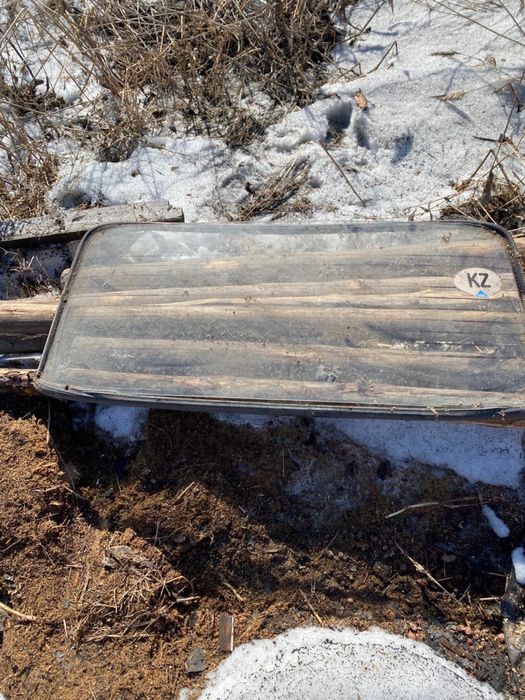 Продам лобовое заднее стекло