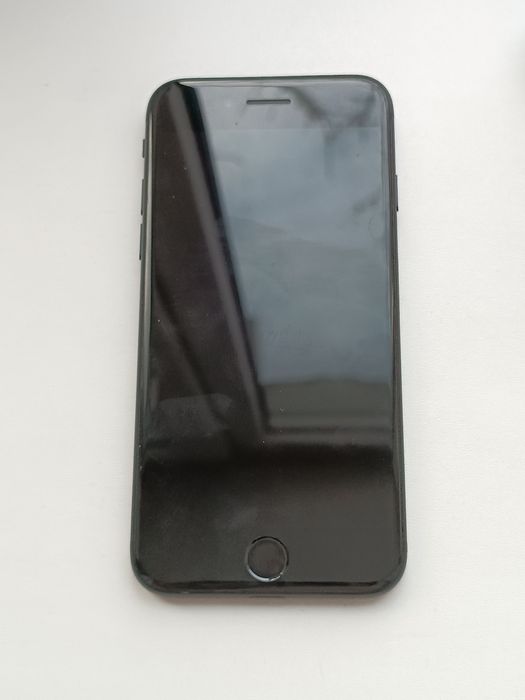 Продам iPhone 7 в хорошем состоянии