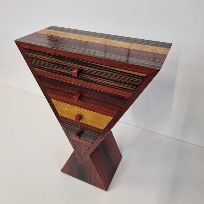 Mobilier si  proiecte din lemn la comanda:mese,trepte,parchet, si multe alte piese personalizate.