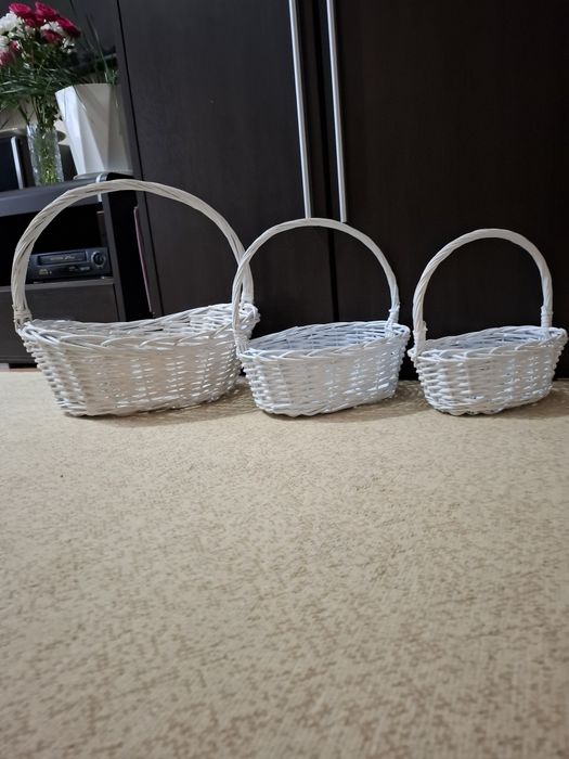 Белые корзины новые.