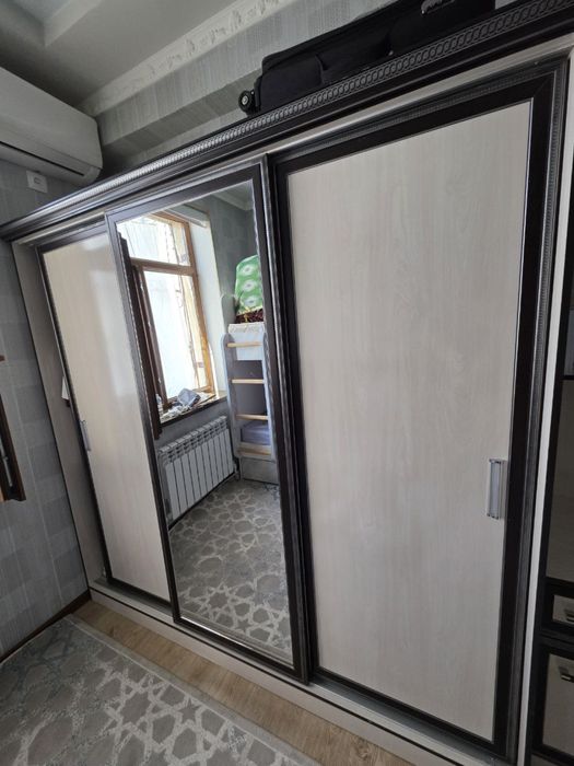 Shkaf, bolalar uchun dars stoli va bollar kravati sotiladi