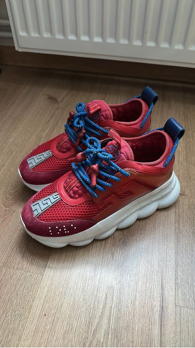 Versace chain reaction