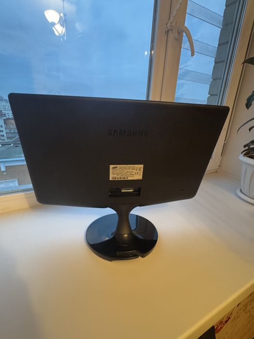 Монитор Samsung 21.5”