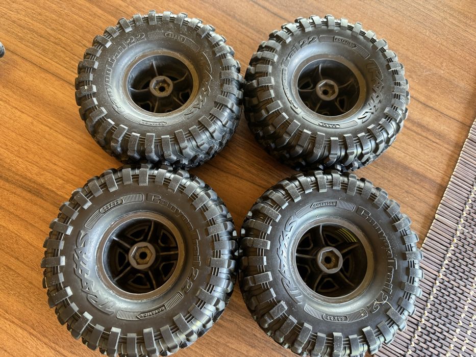 Гуми за катерач 1:10