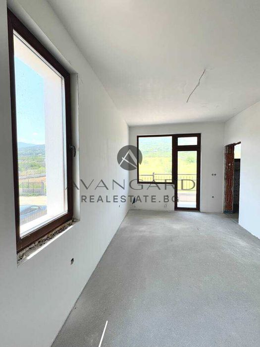 оф.23377 Самостоятелна къща с двор/с.Брестник