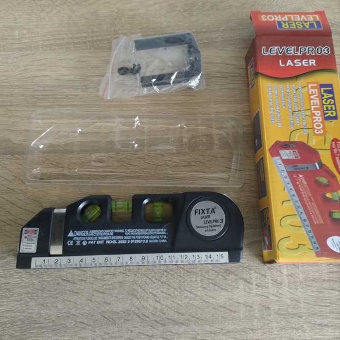 Лазерен нивелир с ролетка и стойка