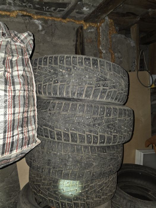 Продам зимние шины 215/60