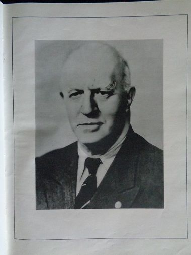 Звезди във вековете" - Книга-албум, представяща информация за загинали