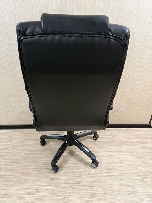 Кресло руководителя Zeta б/у