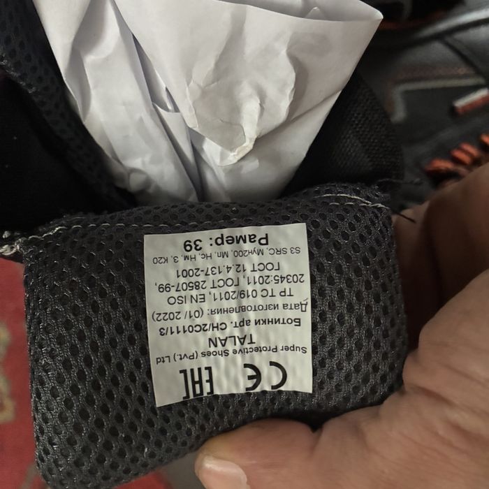 Продам спец ботинки