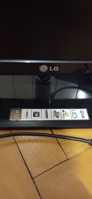 Монитор LG M2232D в перфектно състояние.
