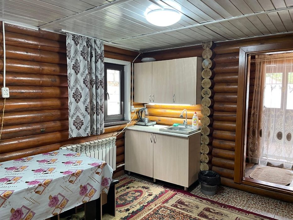 Домик сруб в лесу в Боровом