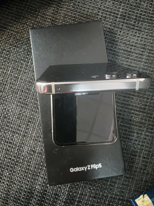Телефон SAMSUNG Galaxy Z Flip 5