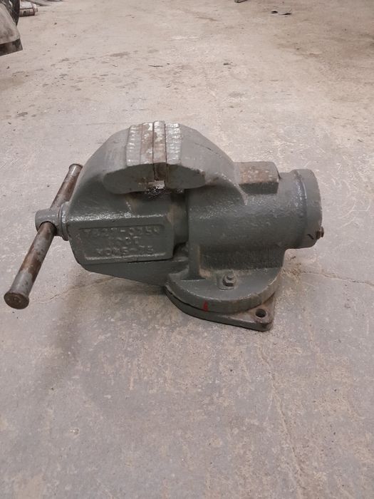 Тиски слесарьные