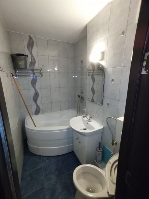 Închiriez apartament 2 cam. parter la 3 min. de statia metrou 1 Decembrie 1918, cu tot ce trebuie.