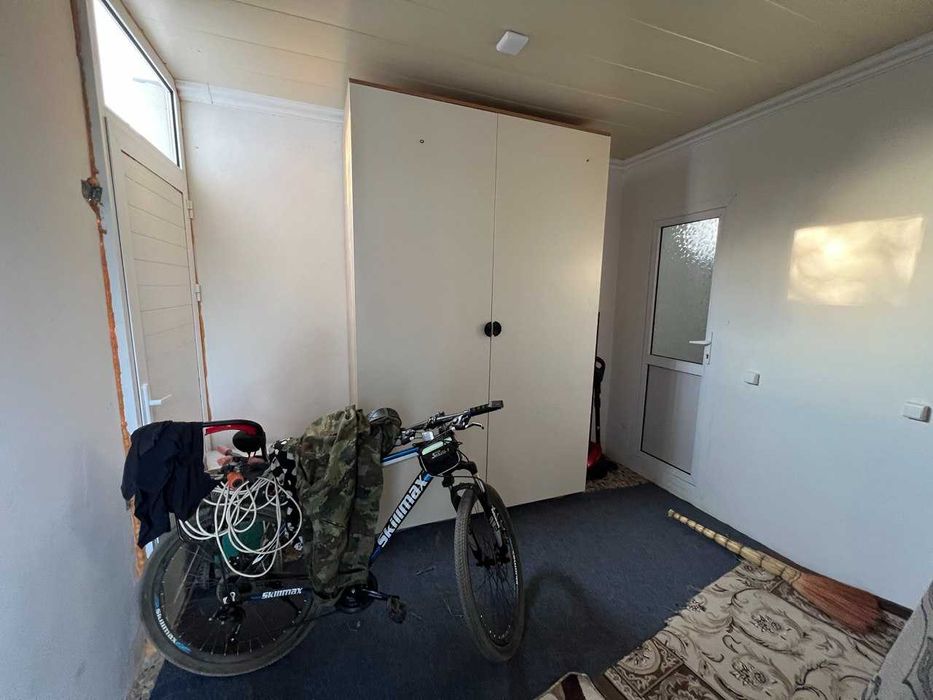 Hovli sotiladi. Laylak mahalla, 11 maktab orqasida, 6 sotix 4 xona