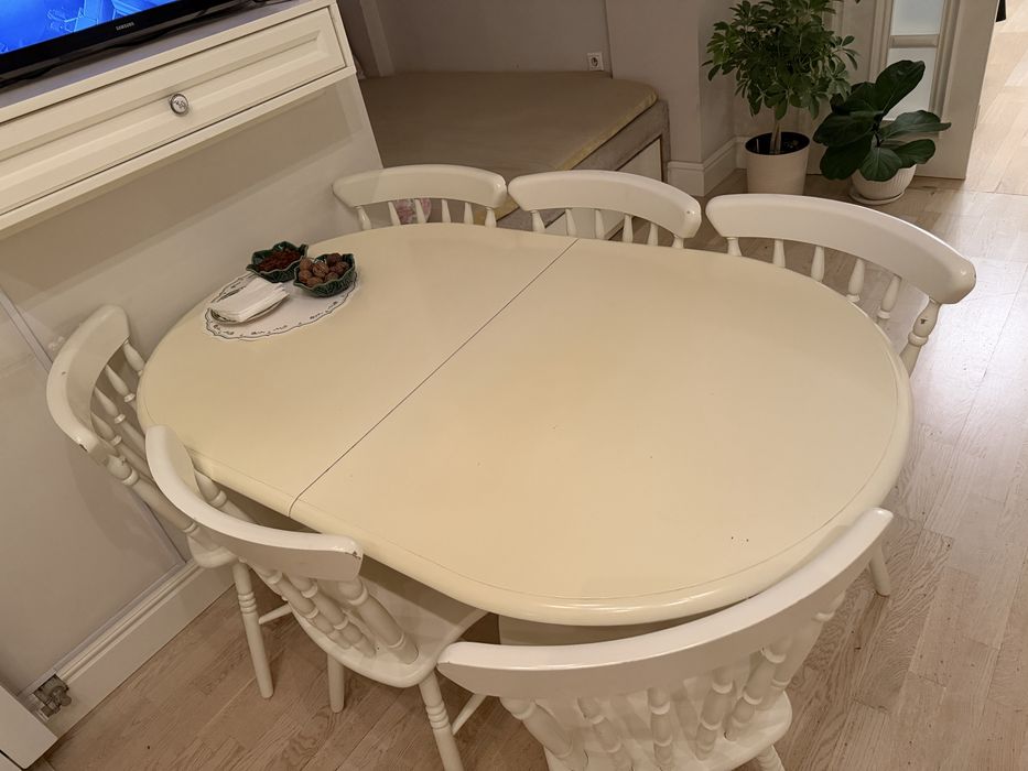 Продам кухонный стол со стульями