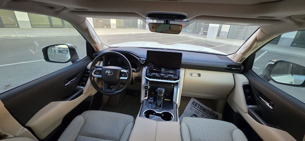 Land Cruiser 300 новая машина