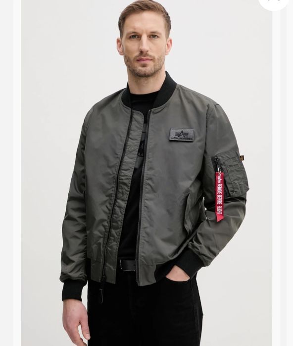 ALPHA IN DUSTRIES JACKET
(мъжко)
Размер S
Състояние перфектно
Подмишници 52
Дължина 65
Ръкав от яка 76
60 euro